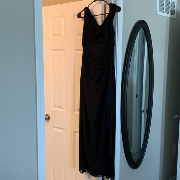 Beautiful black evening gown. Wore once…like new. - Picture 5 of 8